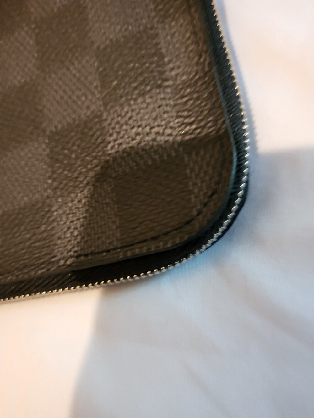 Louis Vuitton Damier Graphite Small Zip Wallet in Black and Gray - Picture 7 of 11